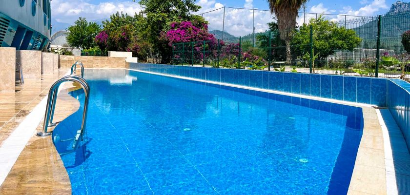 Swim Up Room